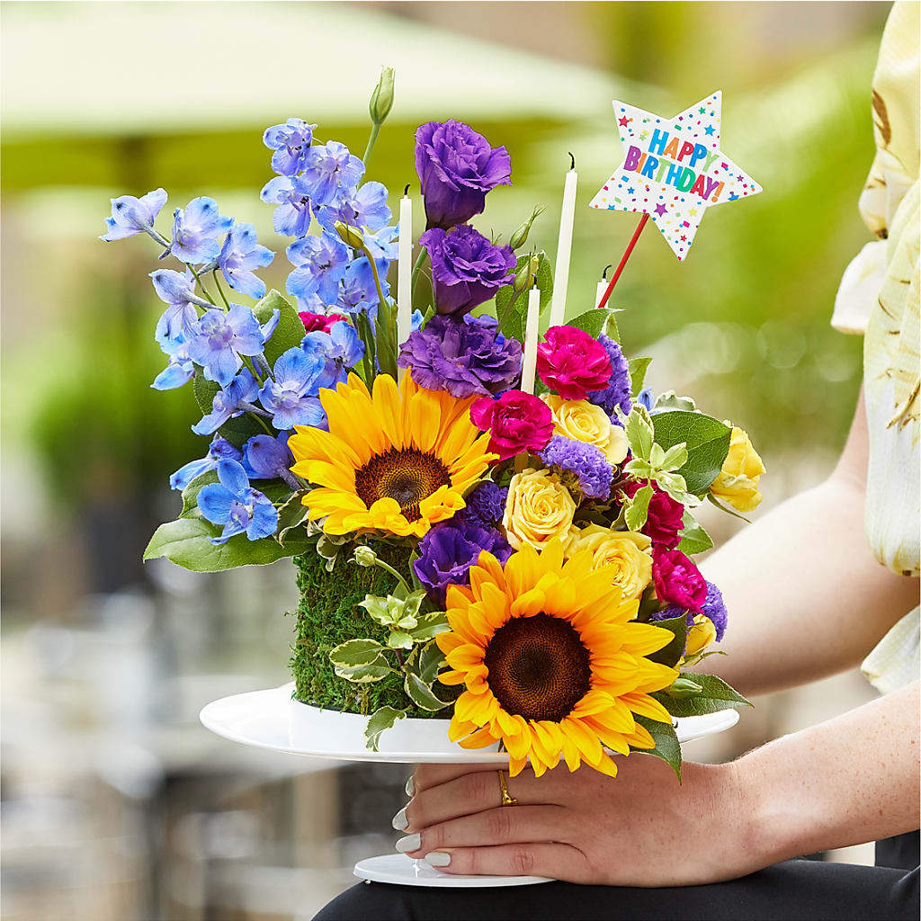 Star of the Day Floral Cake –  United Family Flower And Gifts, Brooklyn NY