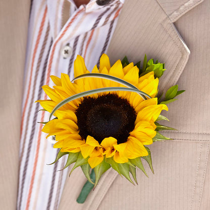 Free Spirit Boutonniere –  United Family Flower And Gifts, Brooklyn NY